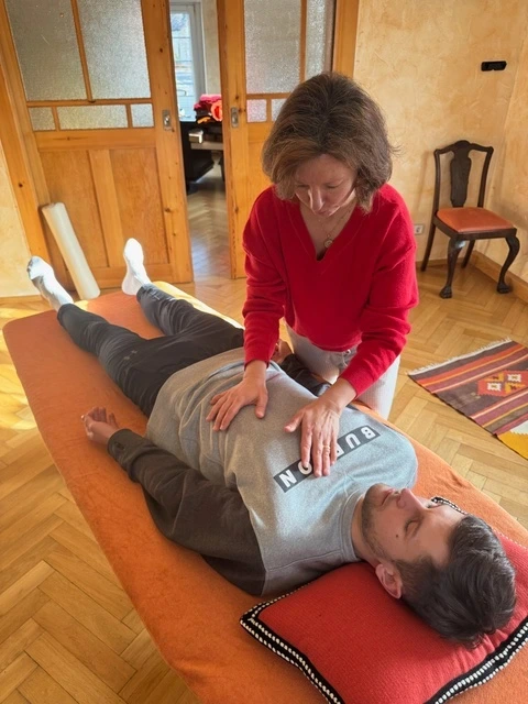 Alrun Türpe-Morgenstern erklärt die Grundlagen der Osteopathie